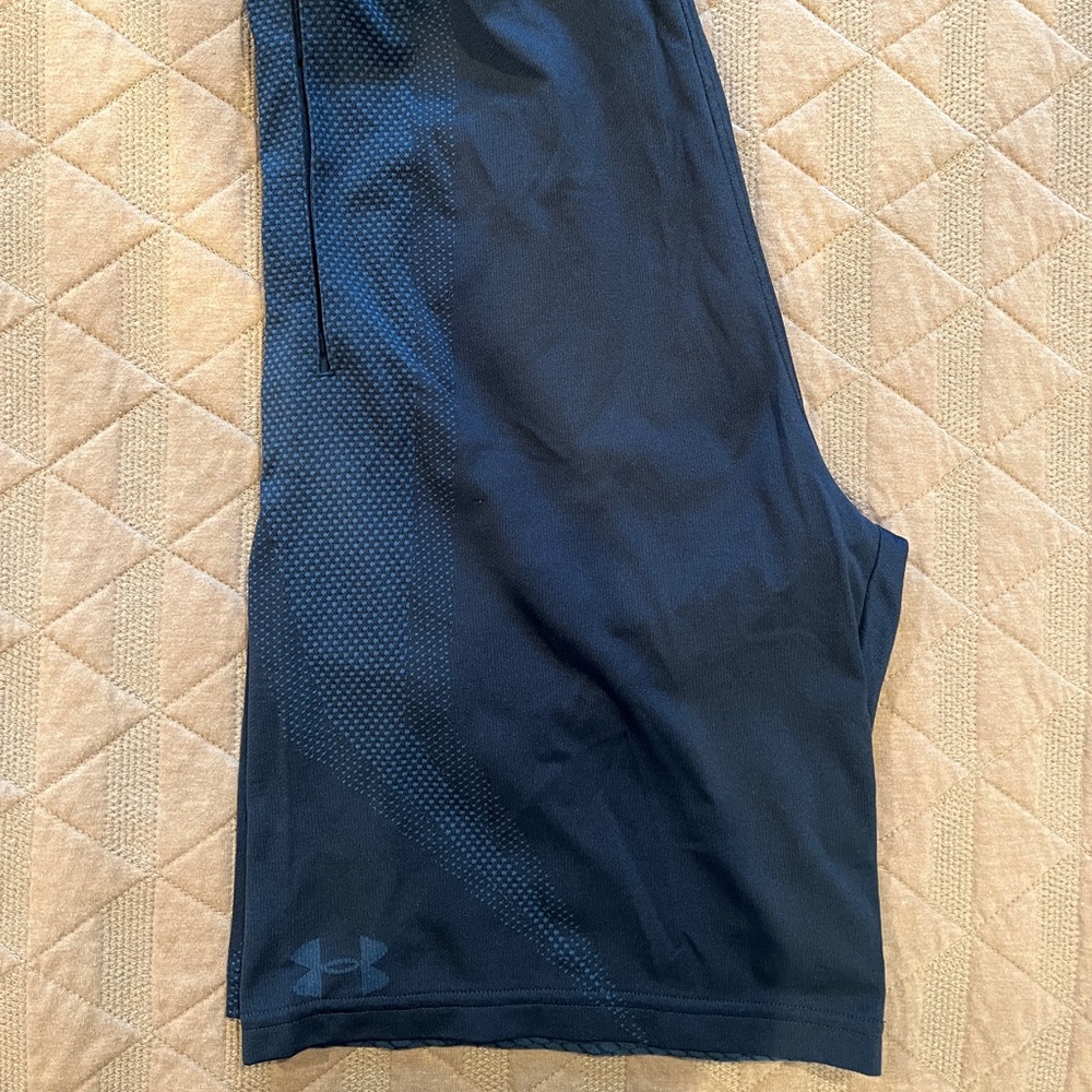 Under Armour men’s small athletic shorts new w/out tags